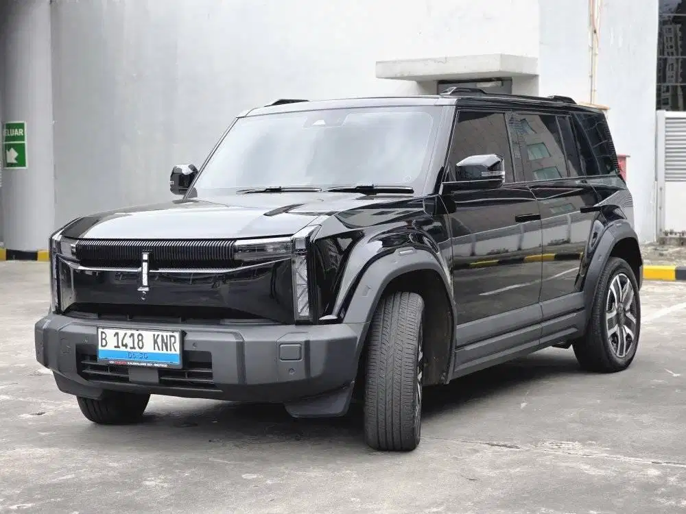 Chery J6 iWD 2025 hitam km2rb