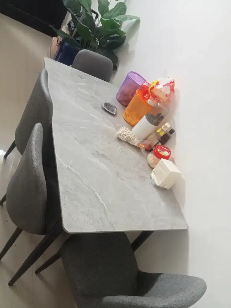 dijual meja makan satu set