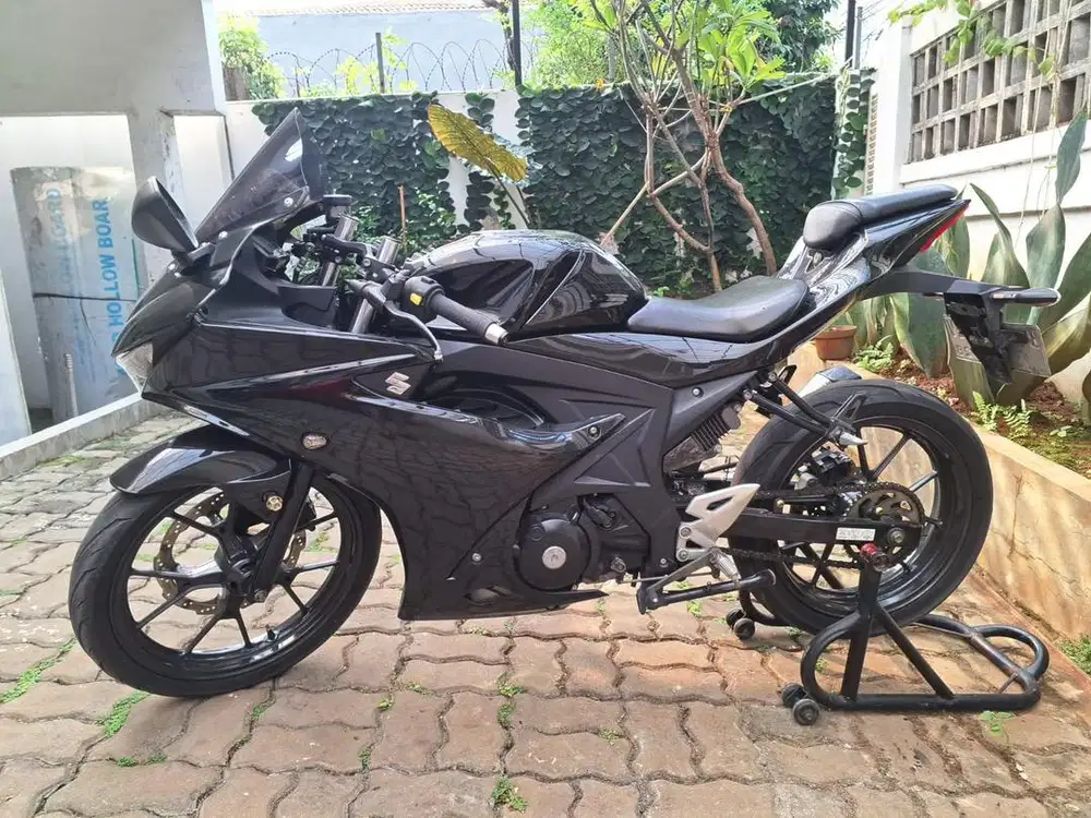 JUAL CEPAT SUZUKI GSRX 150 (BLACK)