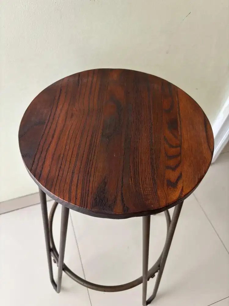 Kursi bar tinggi kayu dan besi merk Informa