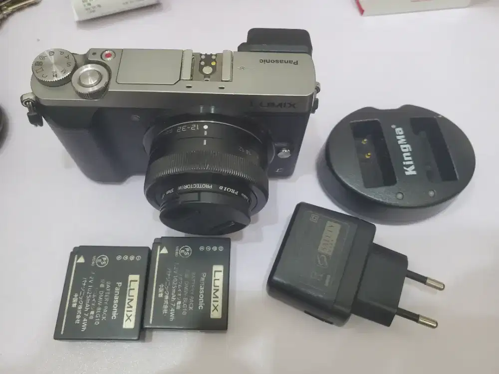 LUMIX GX85 + KIT LENS + BOX + 2 BATTERY & CHARGER  minus flash mati