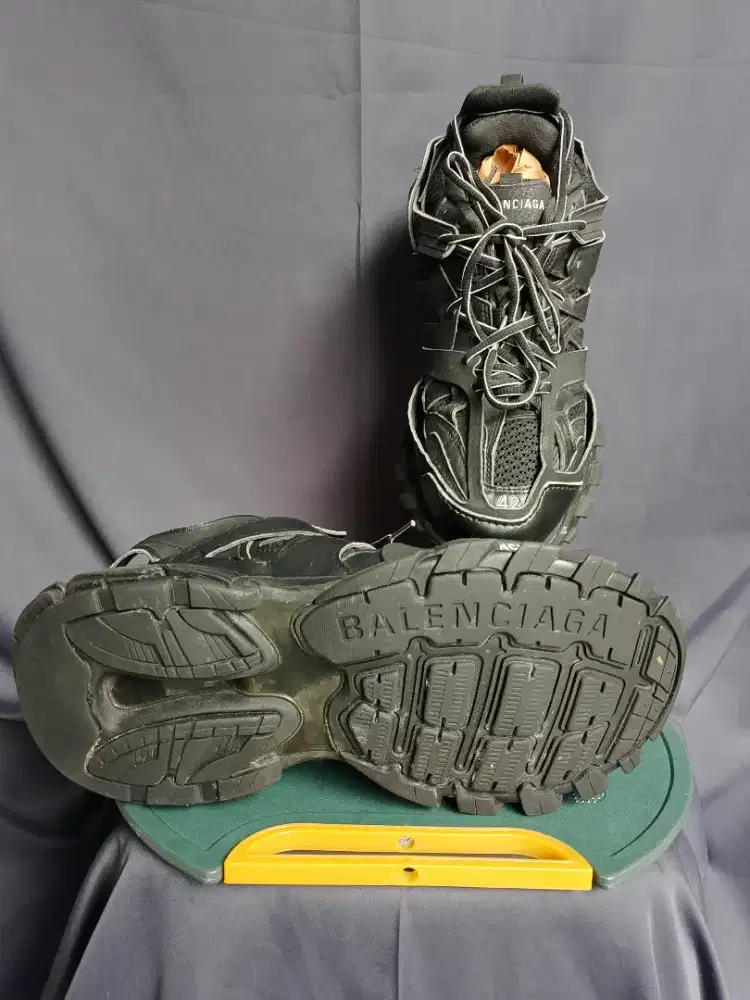 Sepatu second Balenciaga track size 42