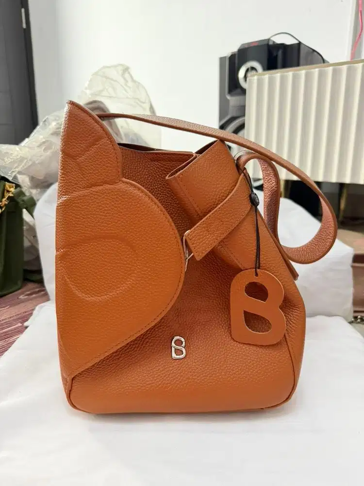 Buttonscarves Britney Ori