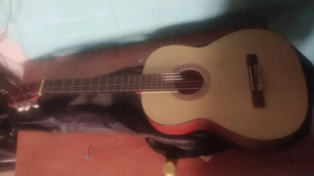 Gitar biasa merk Yamaha dijual