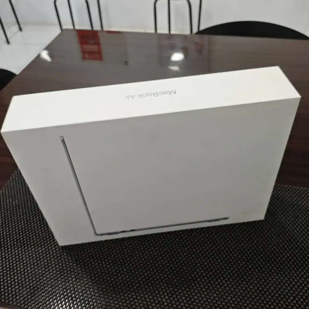 Apple MacBook Air 13 Inch 16/256gb BNIB Resmi