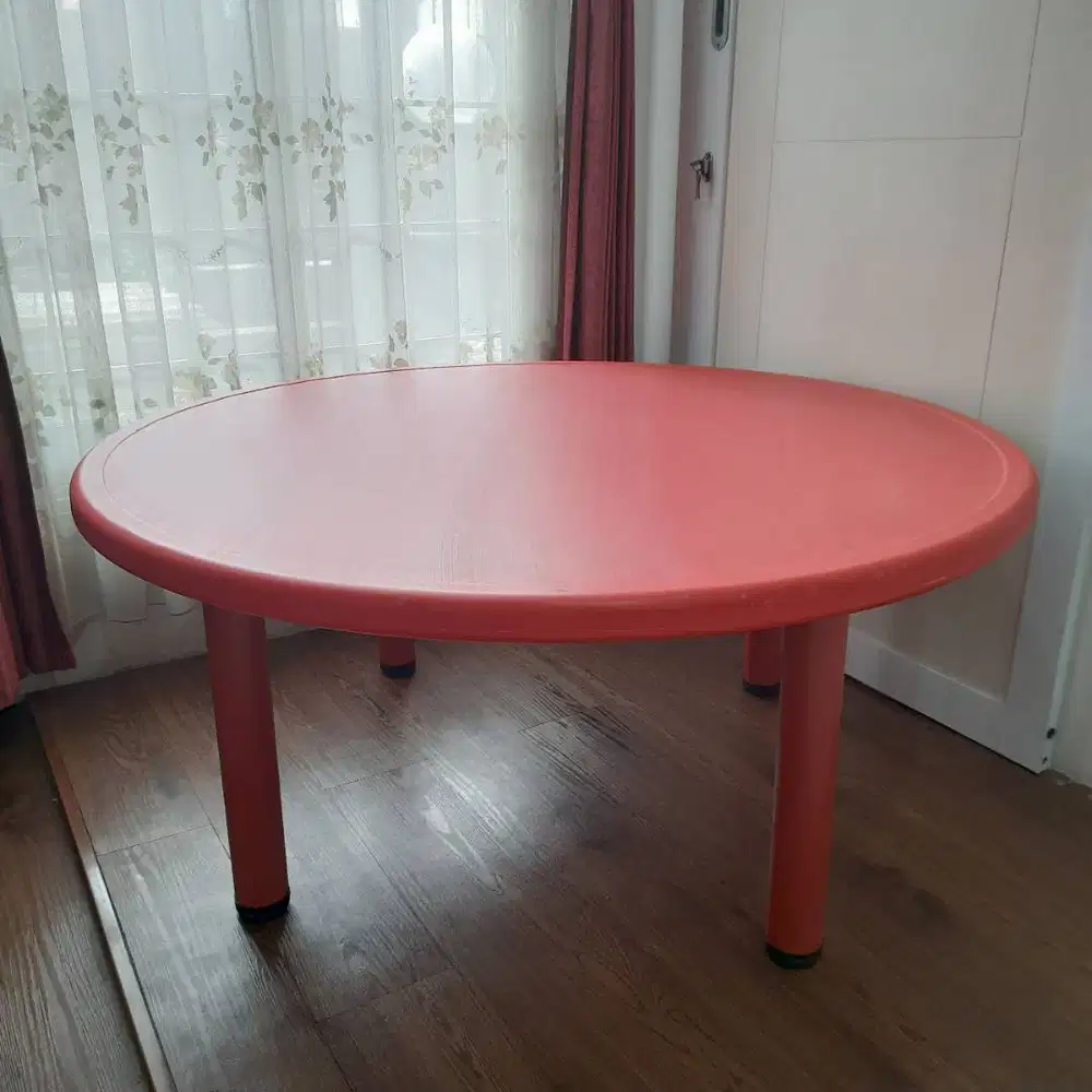 (PRELOVED) (SALE) YARIS TABLE ROUND RED-2155 MEJA ANAK MERAH BESAR