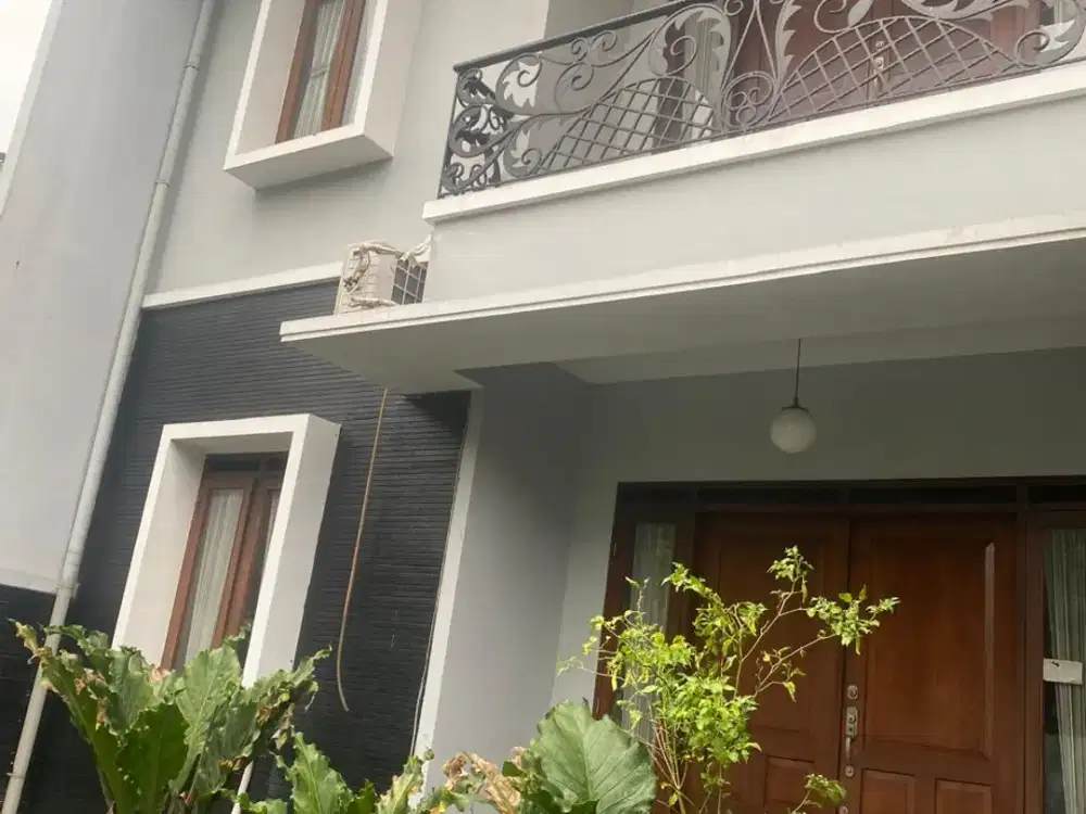 Dijual Rumah Nyaman Siap Huni Lokasi Strategis di Batununggal Jelita Bandung