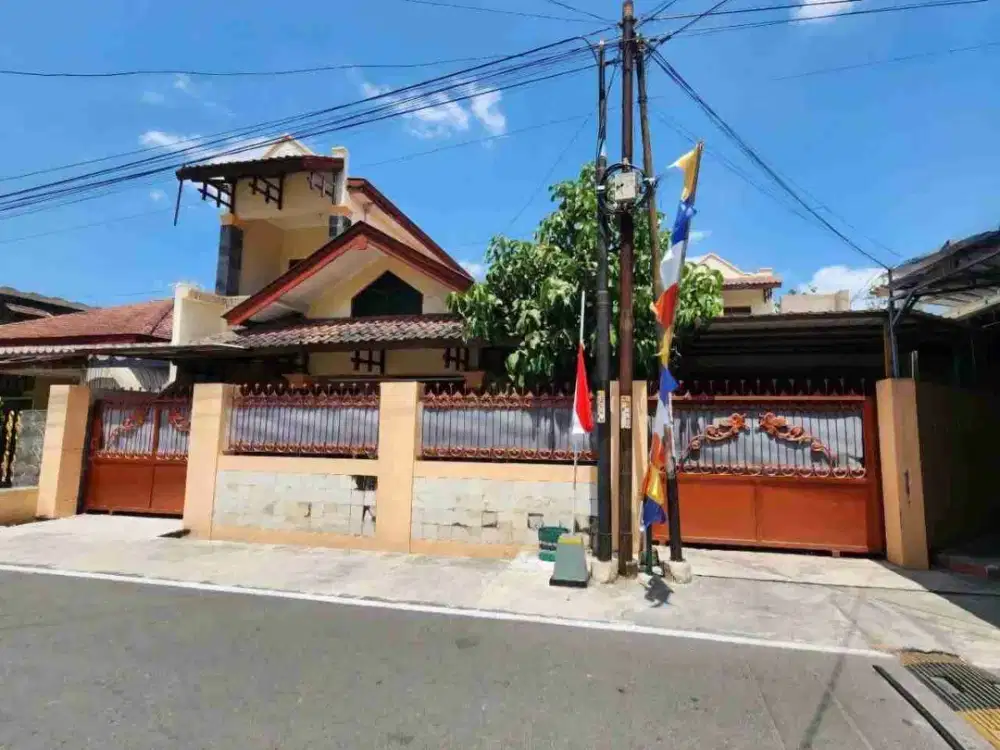 Rumah Bagus dan Kokoh tengah kota Dekat Manahan