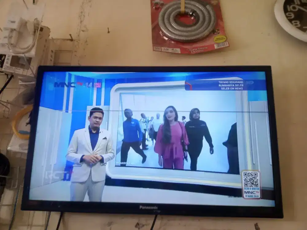 BREKET TV PLUS PASANG