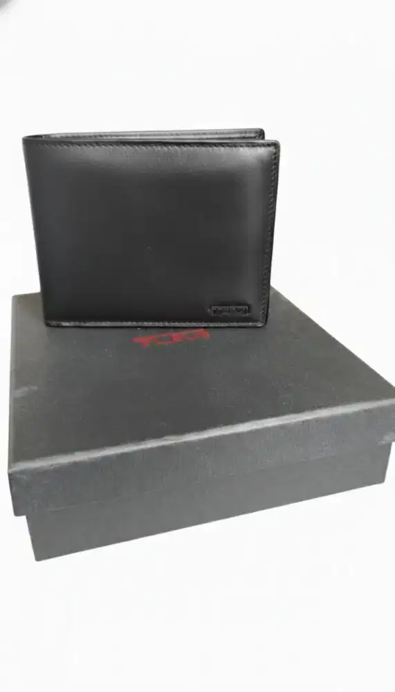 Tumi dompet pria