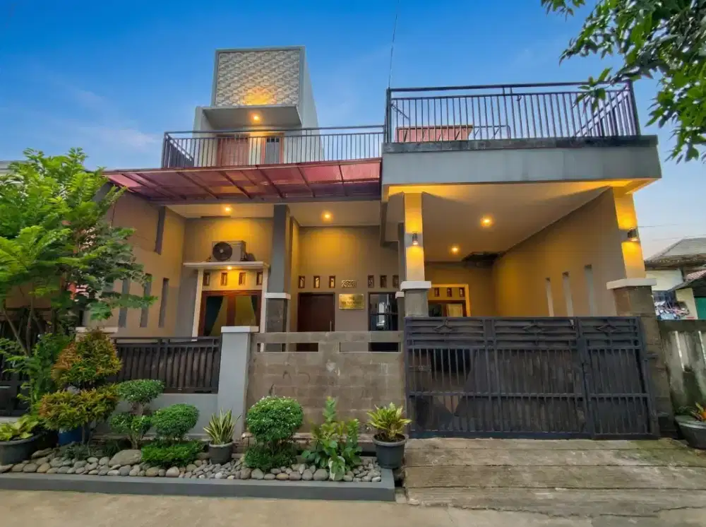 Rumah 2 Lantai bergaya minimalist modern, di Mustikajaya,