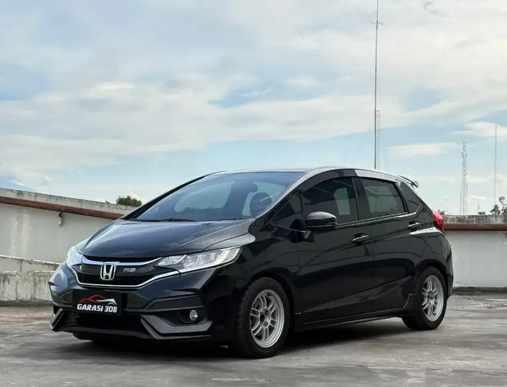 Honda Jazz GK5 1.5 RS Manual Tahun 2018 Warna Hitam Metalik KM 77rb