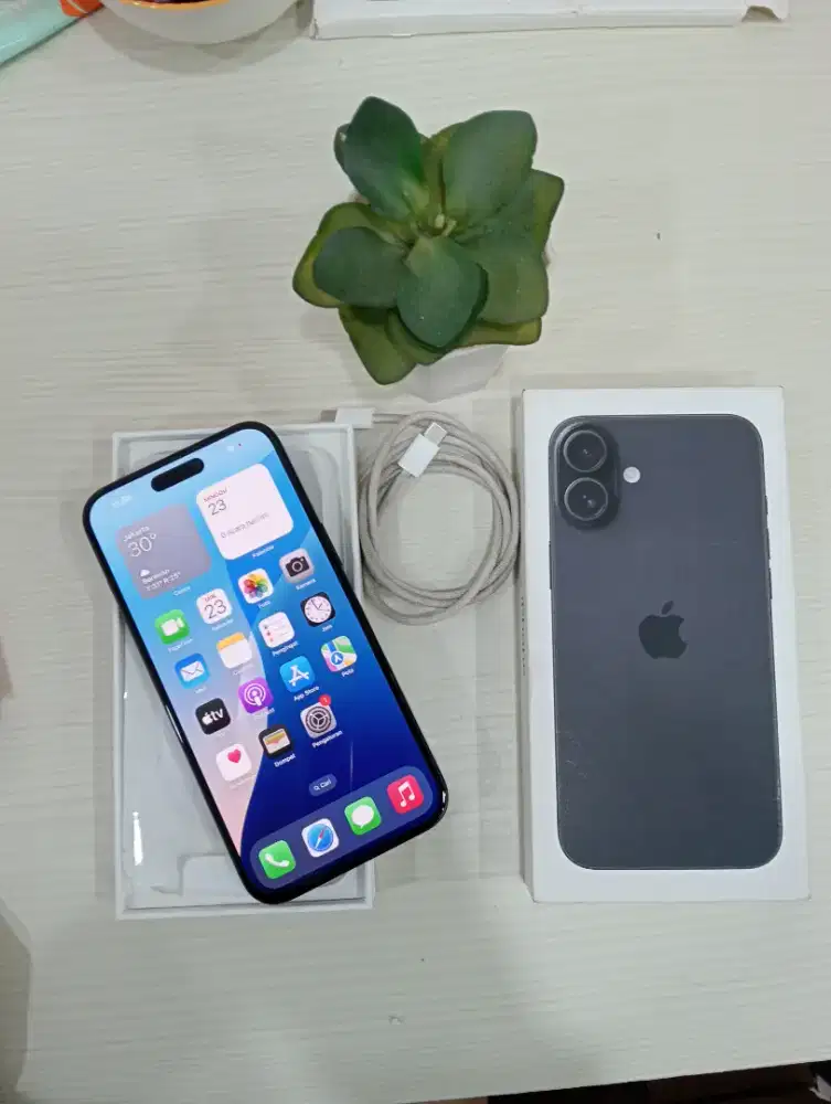 iPhone 16 plus 128GB black ex iBox