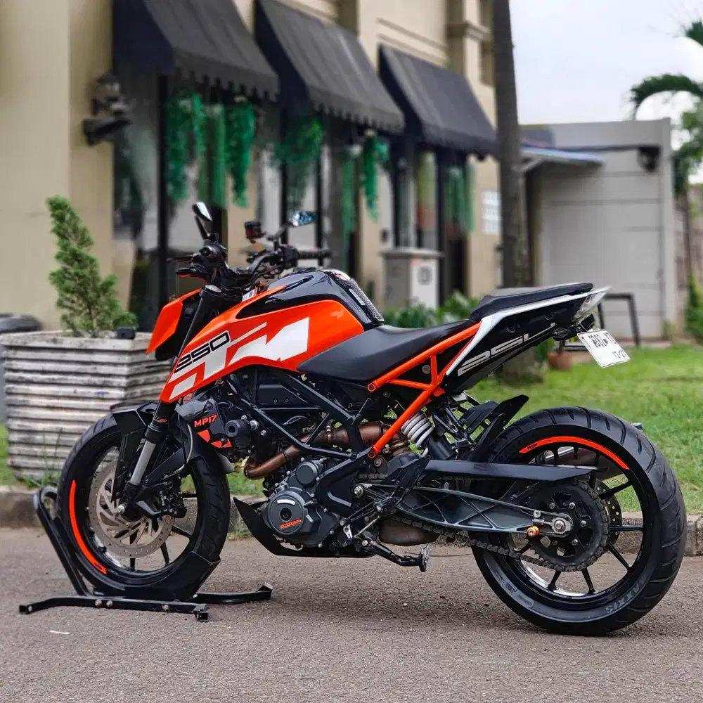 KTM DUKE 250 2017 ORANGE KM RENDAH PAJAK PANJANG SIAP NGEBUT