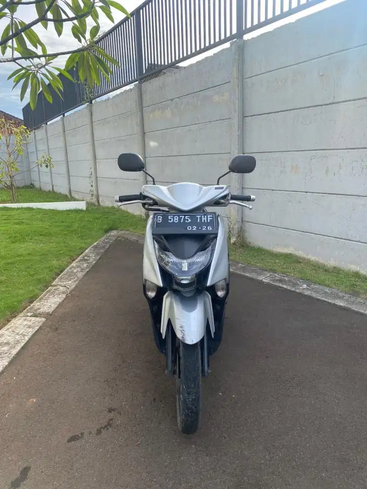 Yamaha mio gear 2021 warna silver