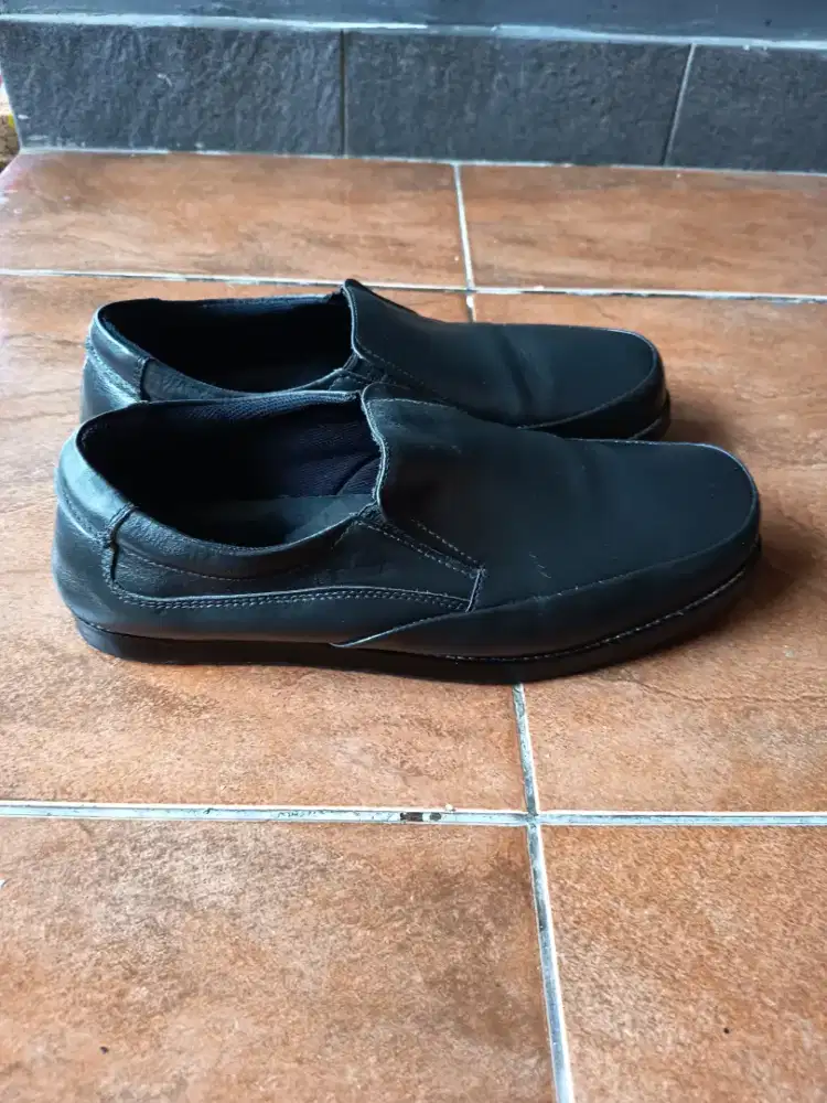Sepatu kulit no 46