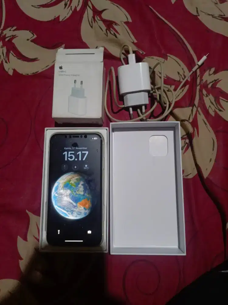Iphone 11 64gb simlock wifi only + charger ori