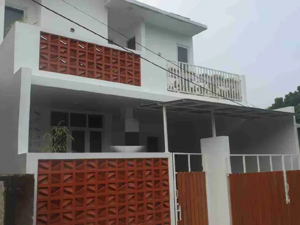 Di jual rumah 2 lantai sudah renov dan rapih di Taman Jatisari Permai