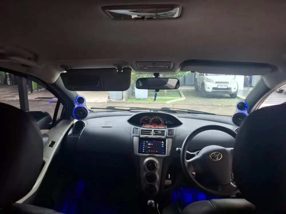 Toyota Yaris 2012 Putih Tipe J Manual