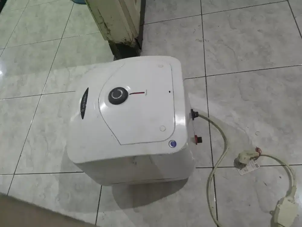 Ariston Water Heater Listrik 350w 15ltr Ok
