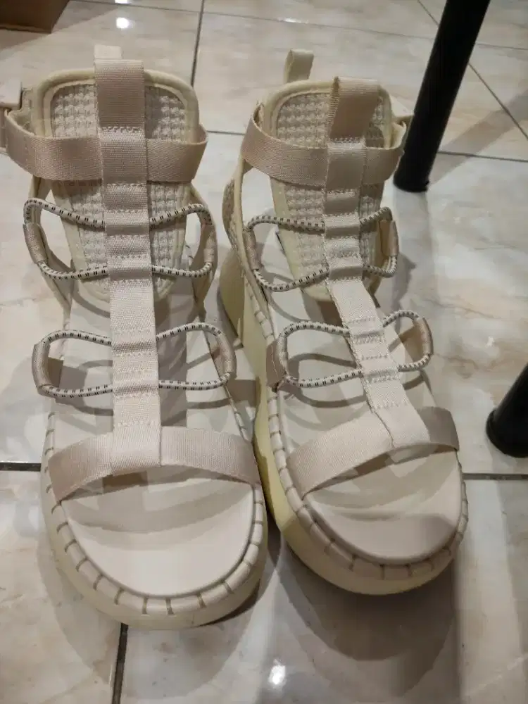 Sepatu sandal Steve madden ORI