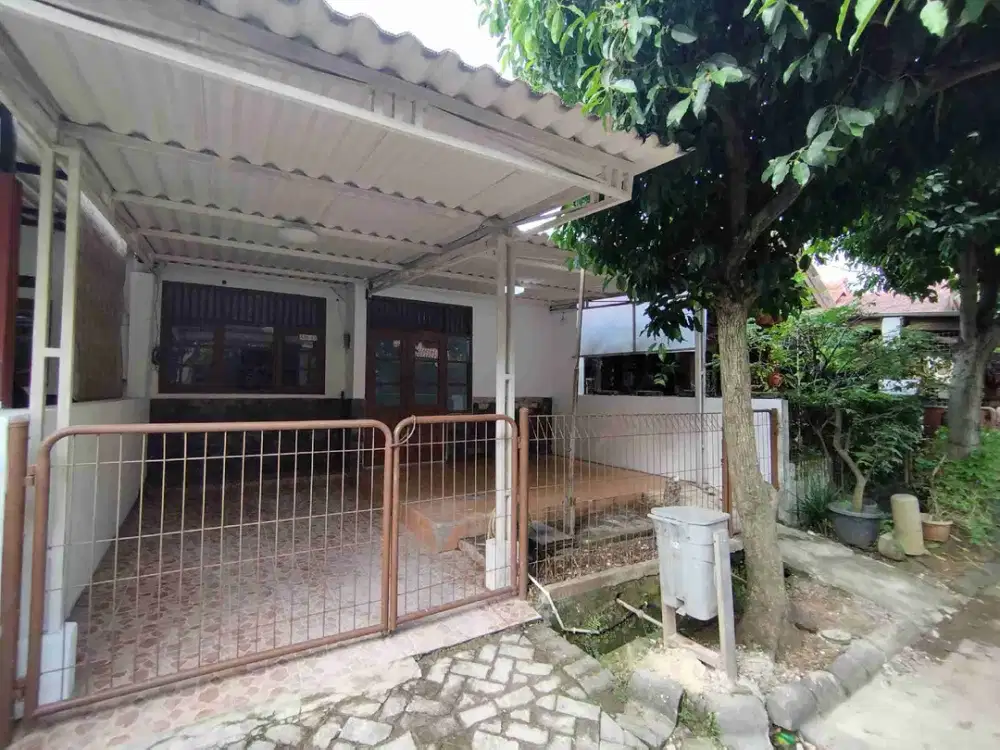 Dikontrakkan Rumah Asri di Kemang Pratama 2