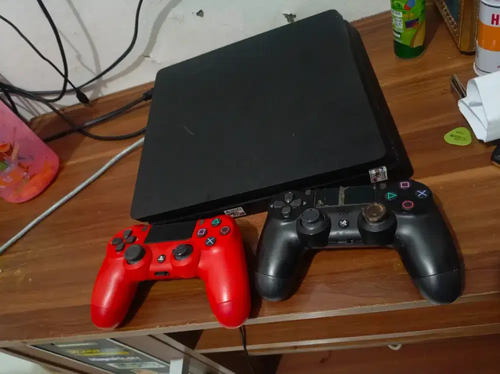 PS 4 Slim 1TB Game permanen banyak