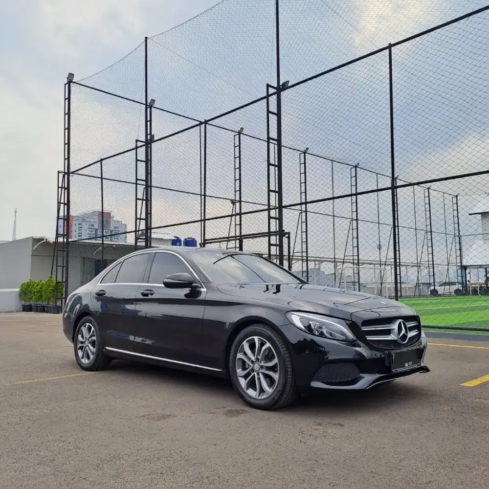 KM 28.XXX MERCEDES BENZ C200 AVANTGARDE 2017 / C 200 2017