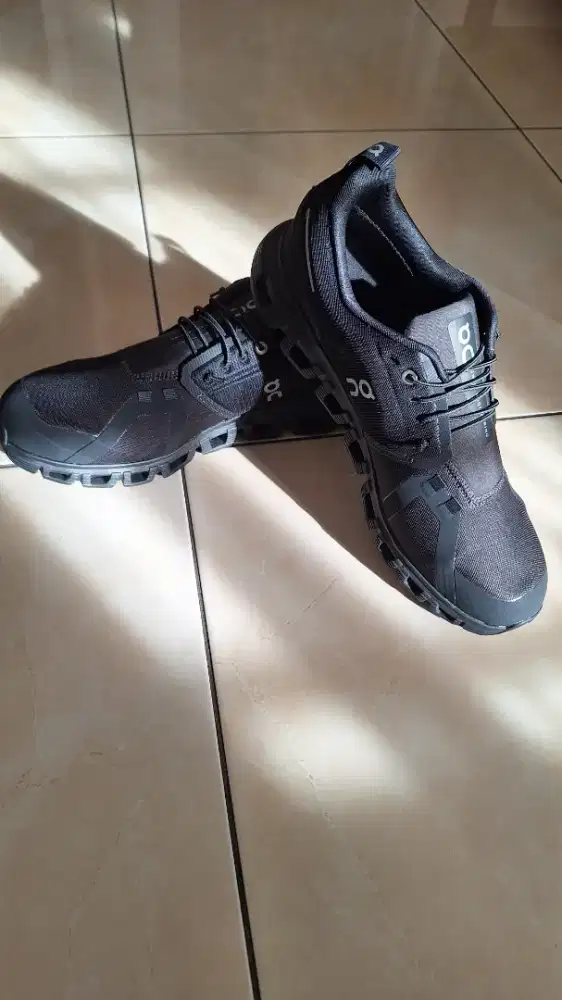 Dijual cepat sepatu Cloud 6 waterproof