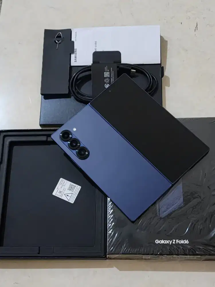 Samsung Z Fold 6 5G 12/256Gb, warna Biru SEIN, kondisi 99% Mulus
