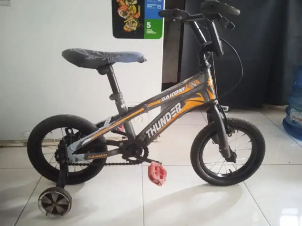Sepeda anak kecil uk12