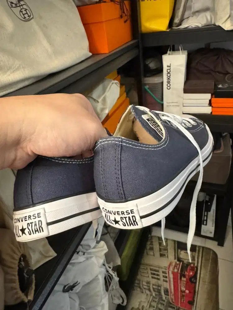 Converse Biru dongker baru