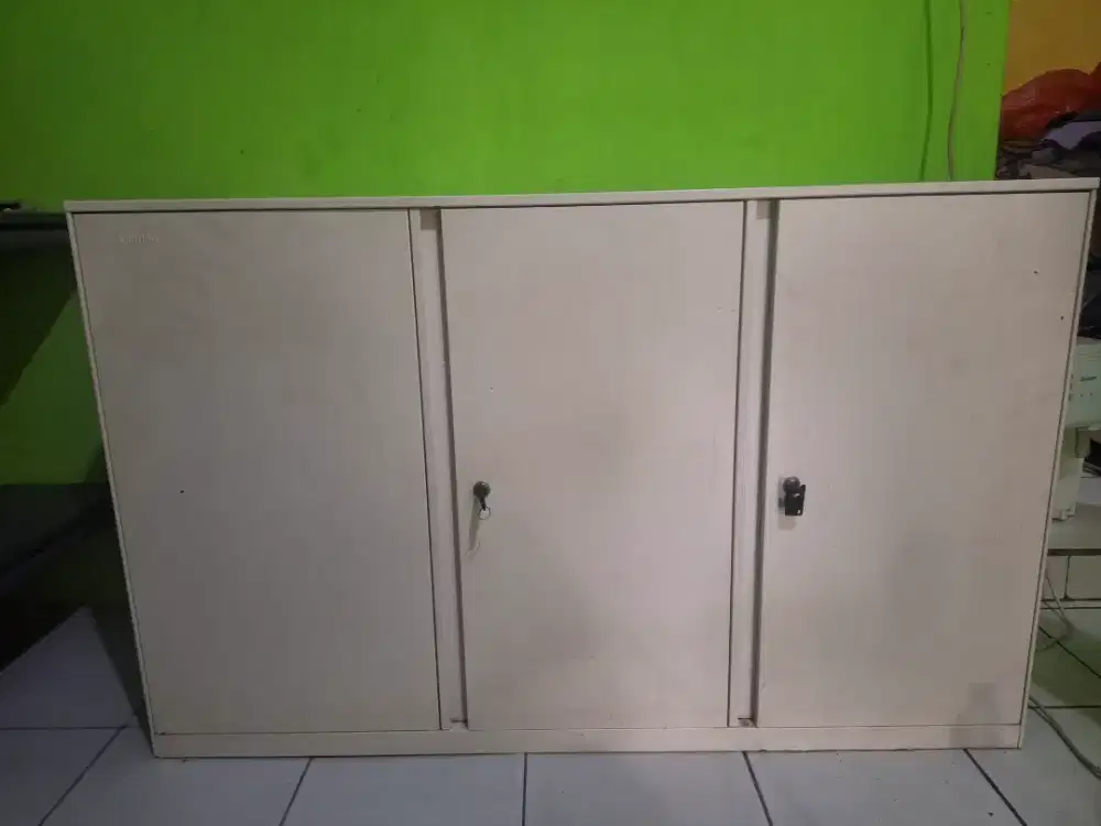 Lemari besi buffet informa meja kaca