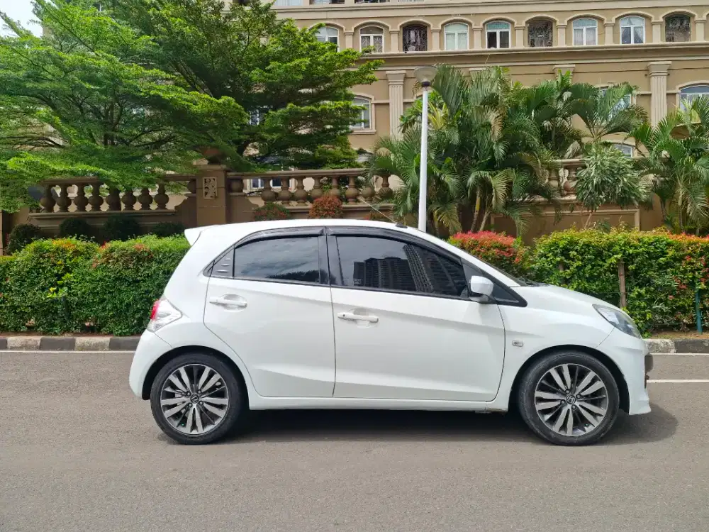 Honda Brio E Matic thn 2016 Plat GANJIL B-DKI Bagus Body Full Orisinil