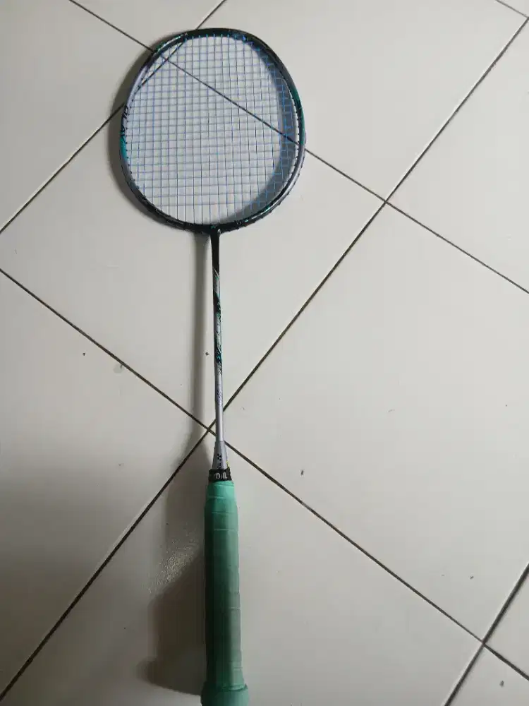 Dijual raket bulutangkis