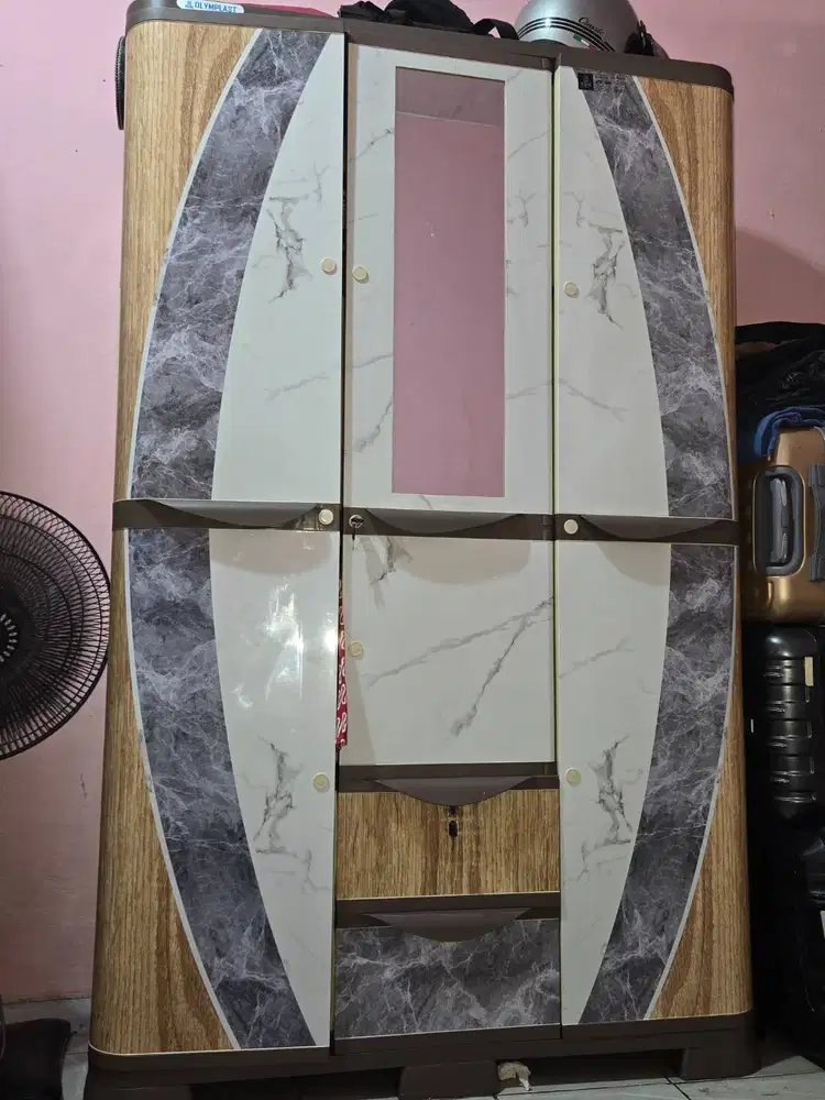 dijual lemari 3 pintu