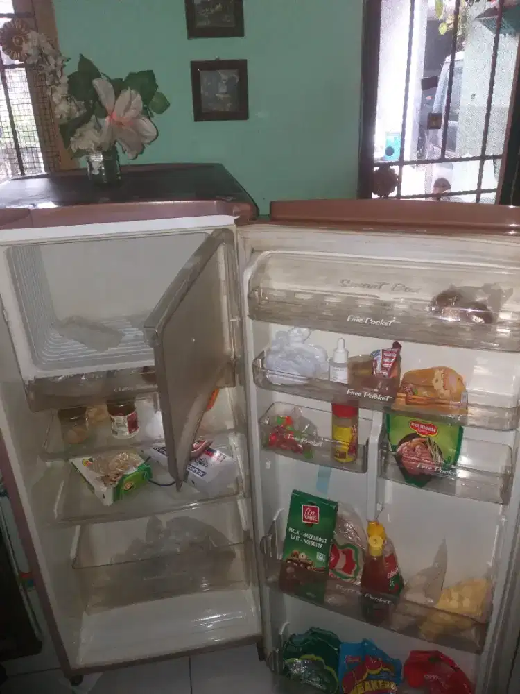 Kulkas 1 pntu besar sgt normal lengkap free lalamove dkt