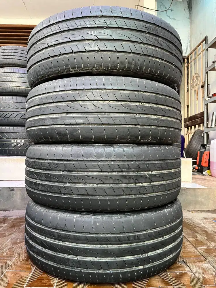 Ban Continental Ultra Contact UC6 Suv 235 55 r20 4Pcs