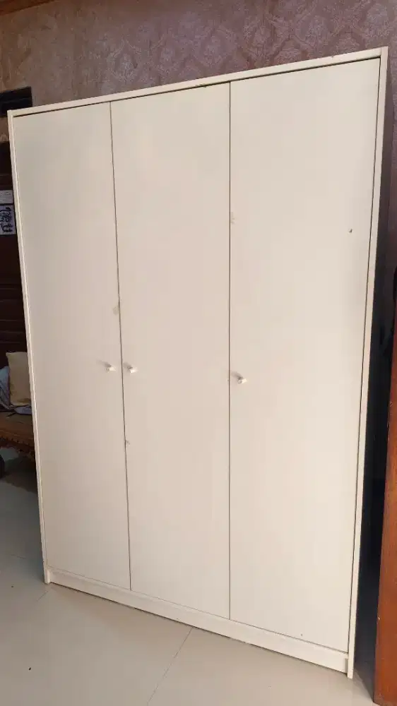 Jual lemari second informa