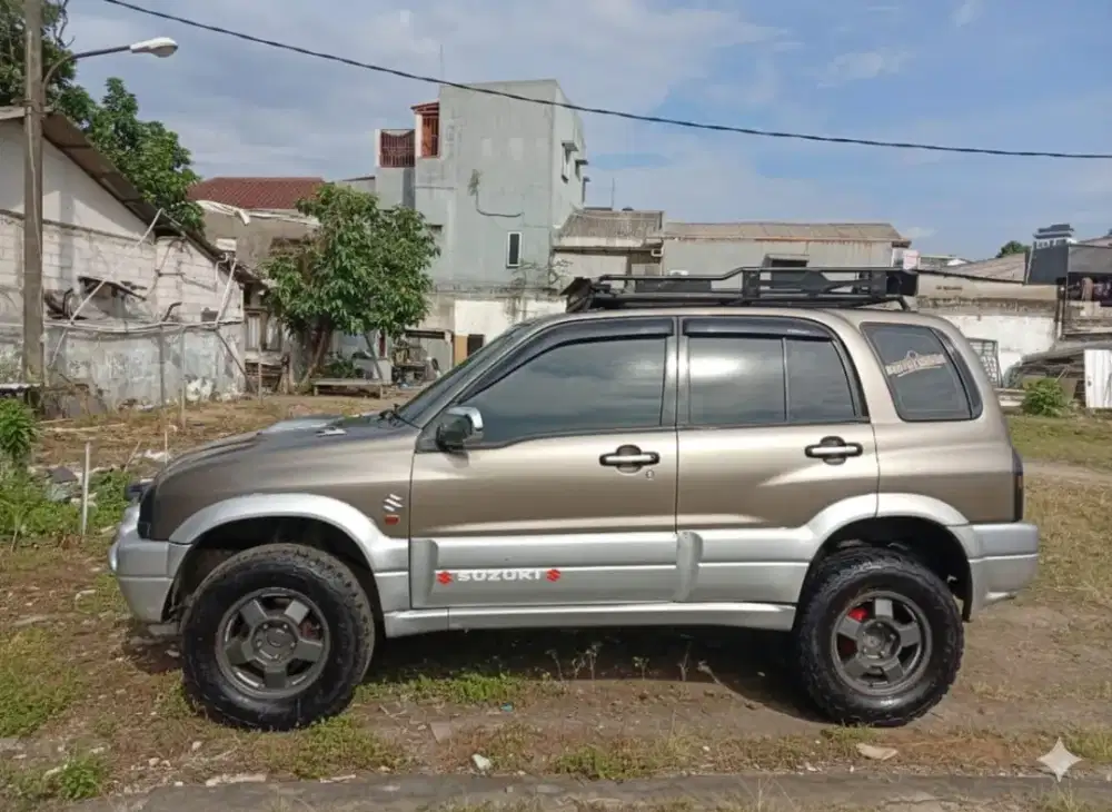 Suzuki Escudo 2001 Bensin, surat2 lengkap ( BPKB & STNK)