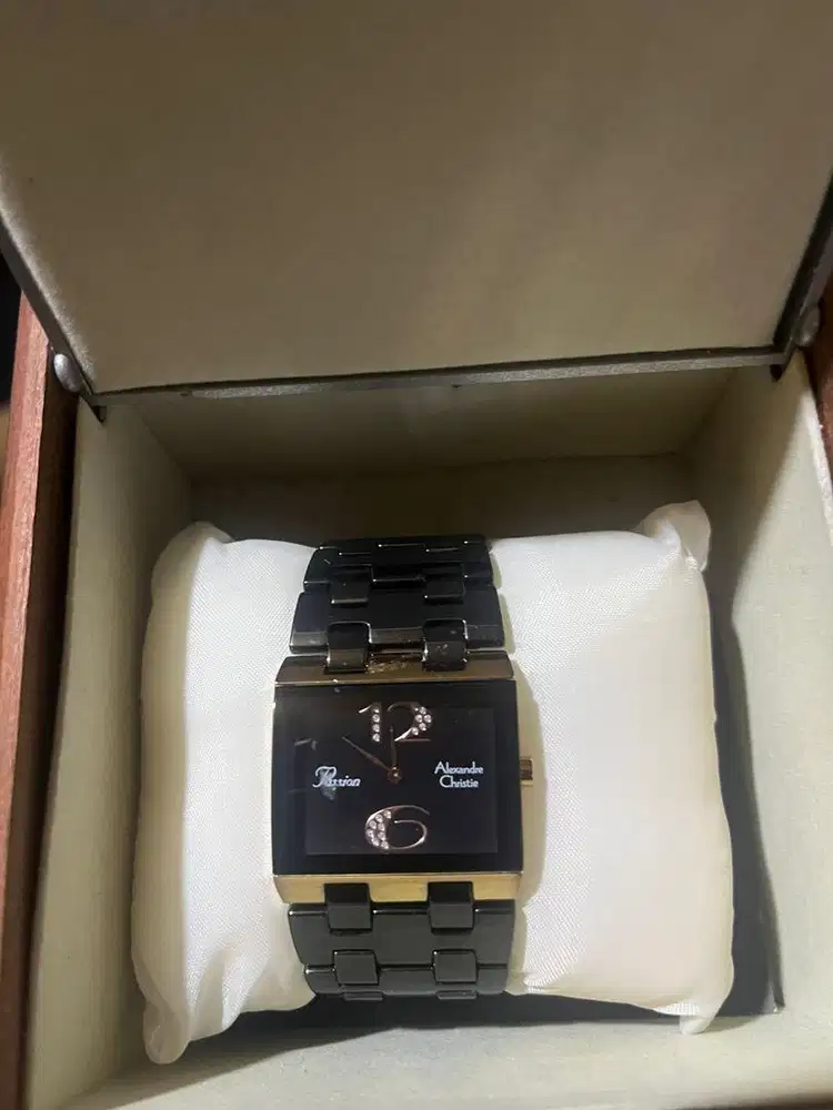 Dijual jam tangan pemakaian pribadi