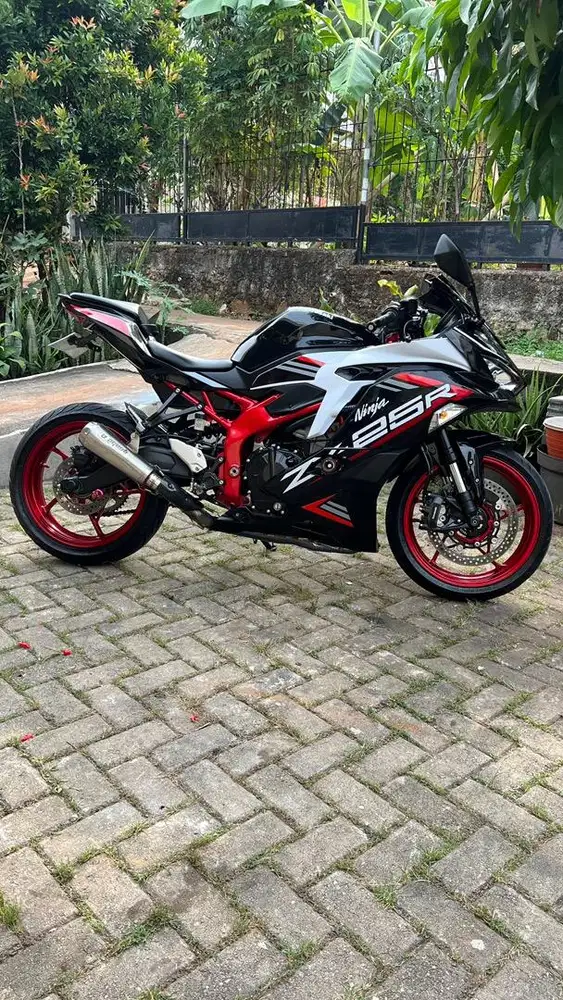 ZX25R ABS QUICK SHIFTER , KILOMETER 7ribu! Kondisi istimewa like new!!