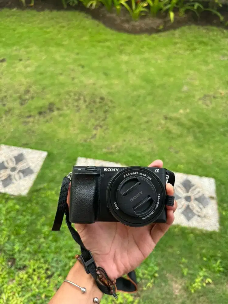 Sony A6400 + Lensa kit