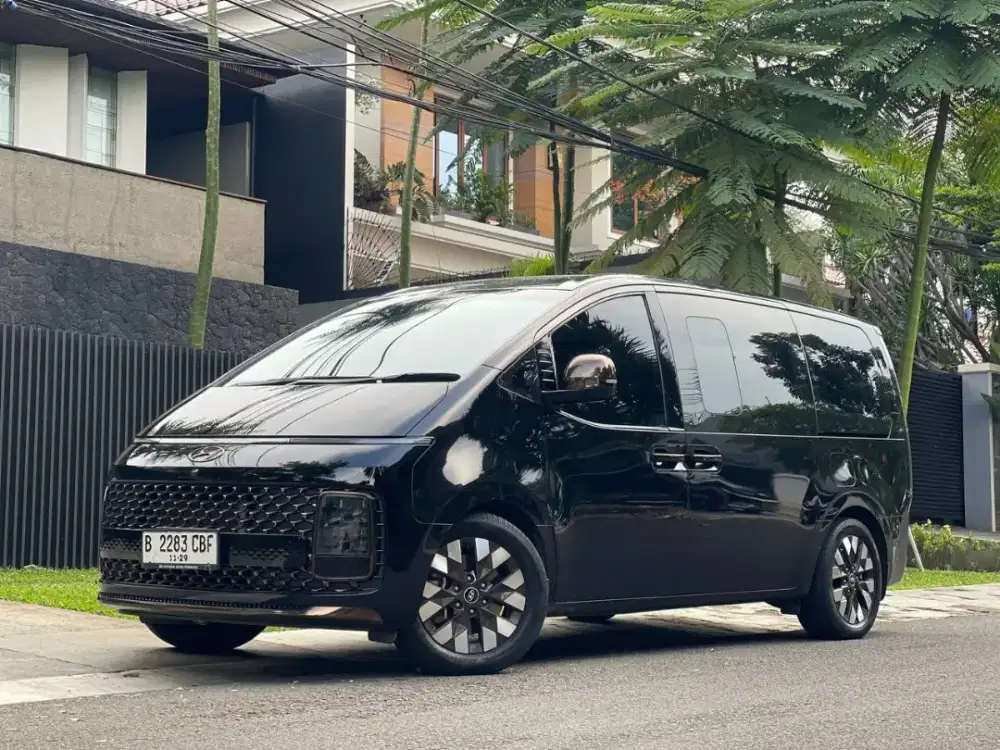 Hyundai Staria 2.2L 2WD Signature 9 Seater Solar AT 2022 Hitam