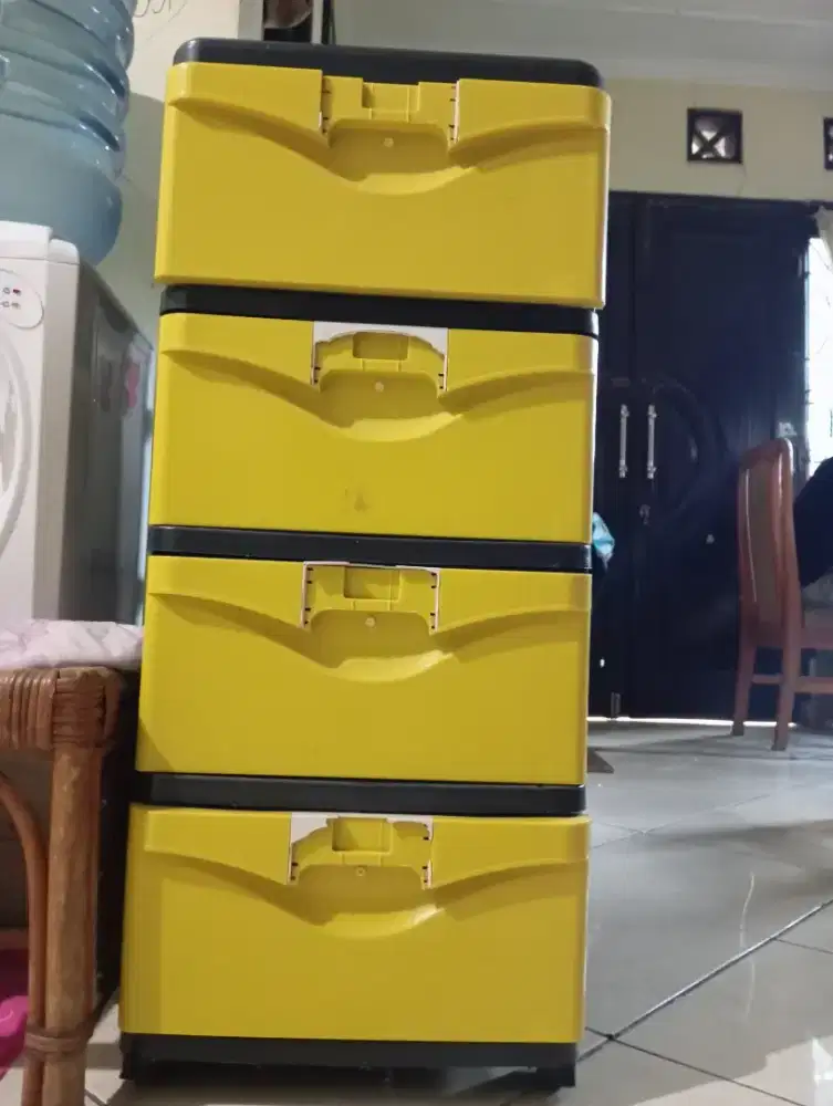 Lemari plastik 4 rak serbaguna kuning
