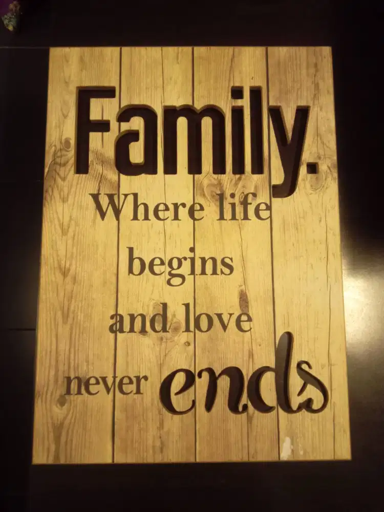 Pajangan kayu tebal dan berat