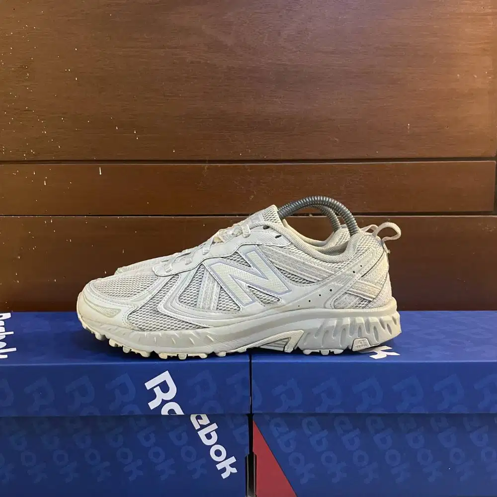 40 - Sepatu New Balance NB Bekas Second New Balance NB 410 Milk Tea