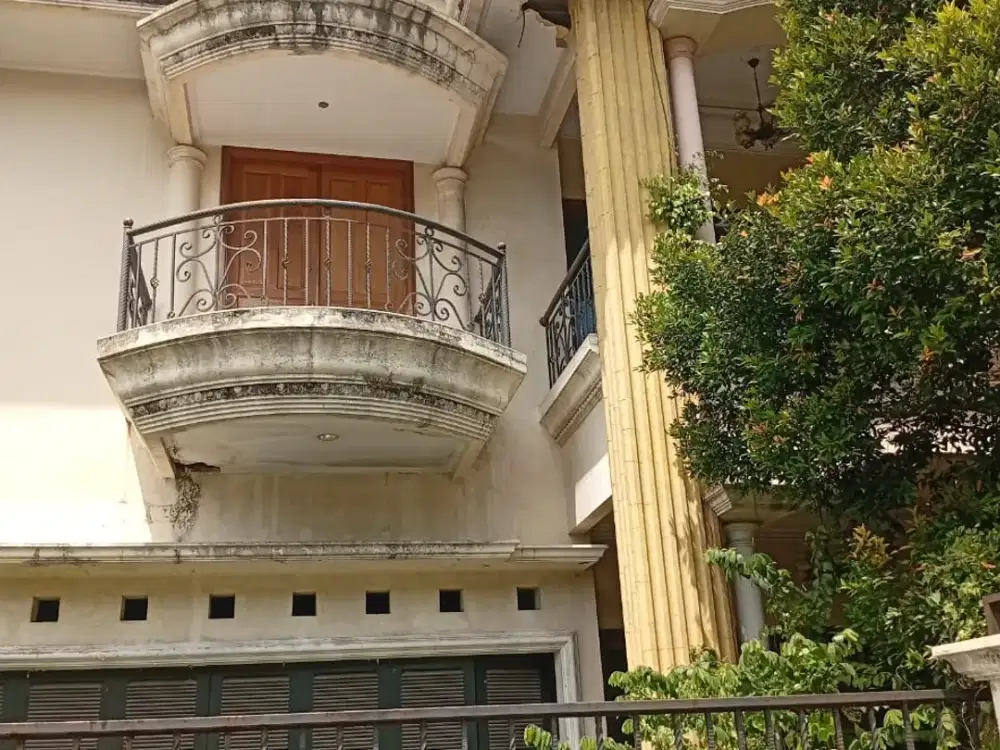 Di Jual Rumah Lama 2 Lantai Dalam Komplek IPTN Cibubur, Jawa Barat