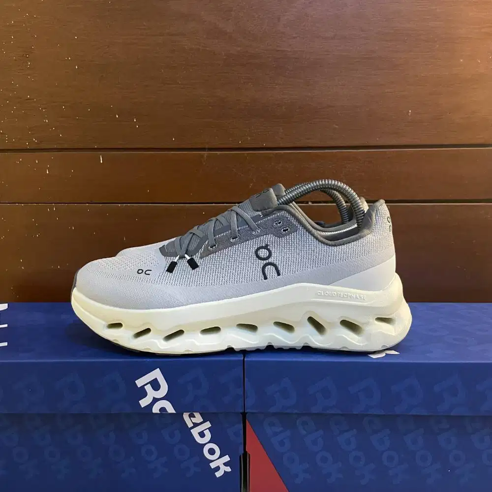 40 - Sepatu On Cloude OC Rock Ivory Bekas Second