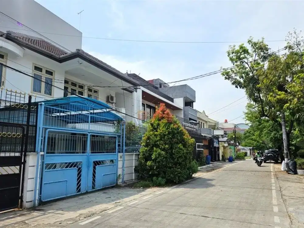 10 menit Ke Pasar Baru, Mall Mangga Dua, Stasiun Senen, Dufan Ancol, SDK Tunas Bangsa Gunung Sahari, RS Husada, Disewa Rumah Kartini 330m siap Huni